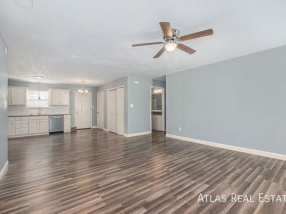 4th image of 403 SW 15th St