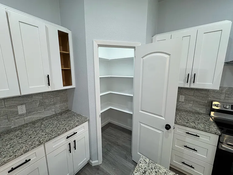 2213 Beverly Dr — Photo 8