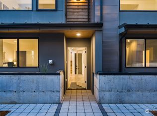 6537 E 35th Ave SW, Seattle, WA 98126