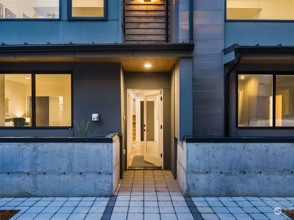 6537 E 35th Avenue SW, Seattle, WA 98126