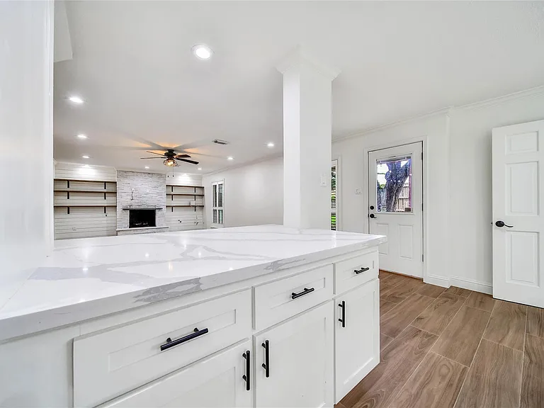 950 Del Norte St — Photo 16