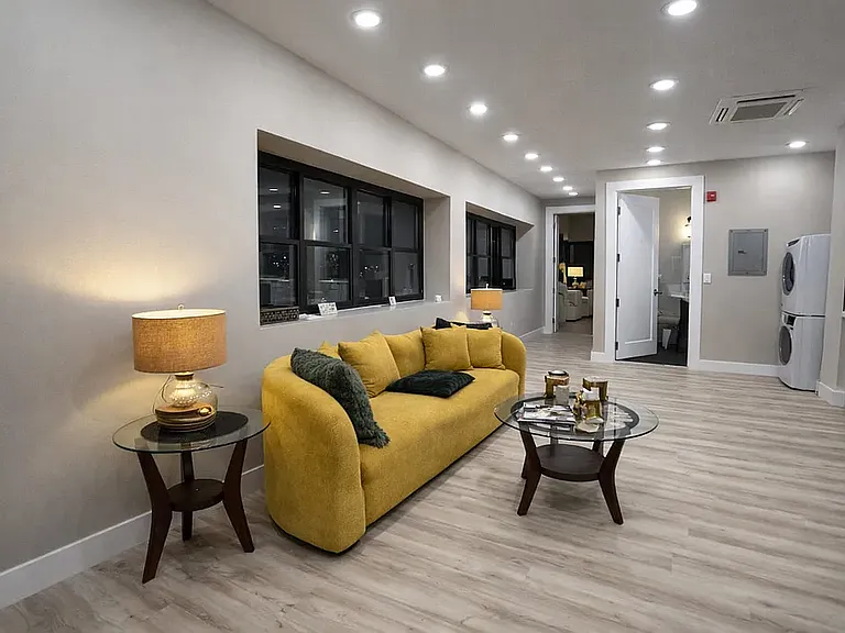 92 N Swan St #101 — Photo 5