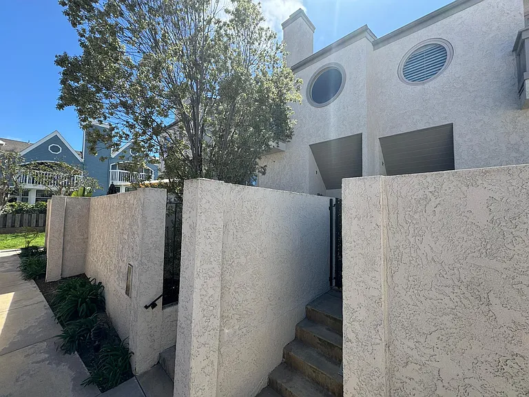 210 S Juanita Ave #D — Photo 2