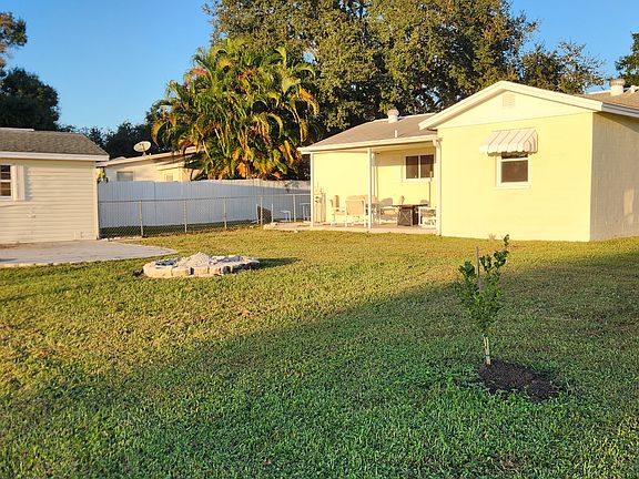 2nd image of 1221 Waters Edge Dr