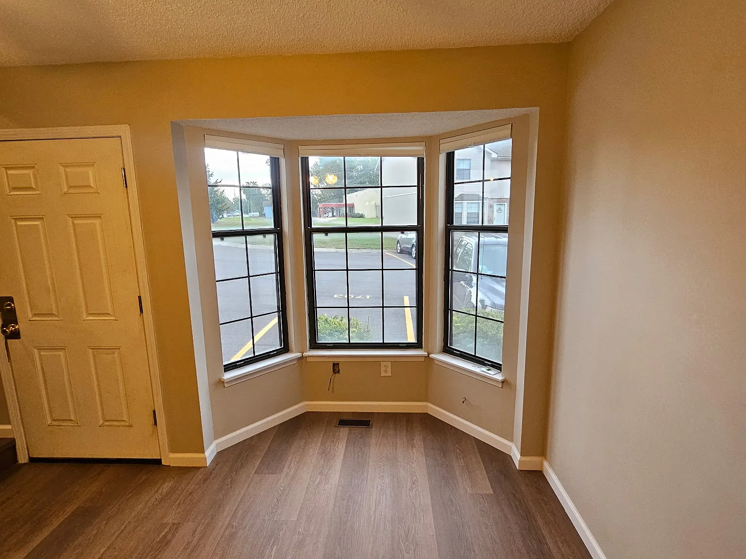 2 bed, 1.5 bath, 1000 sqft, $1,250 — Photo 4
