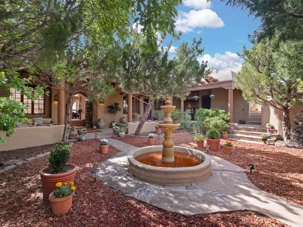 35 Sage Cir, Santa Fe, NM 87506
