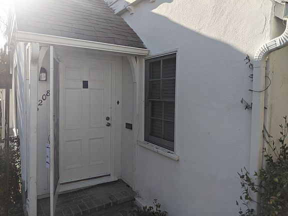 3rd image of 6208 S Greenleaf Ave