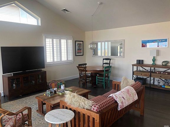 3rd image of 3202 Bluffs Dr S