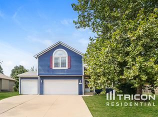 1112 SE Windstar Dr, Lees Summit, MO 64081