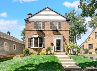 6 S Louis St, Mount Prospect, IL 60056