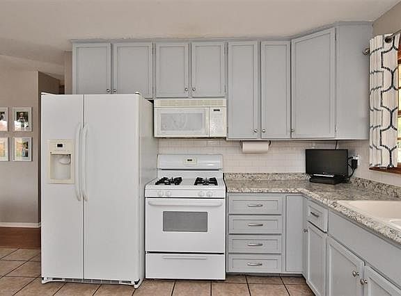 3rd image of 161 Chinon Dr