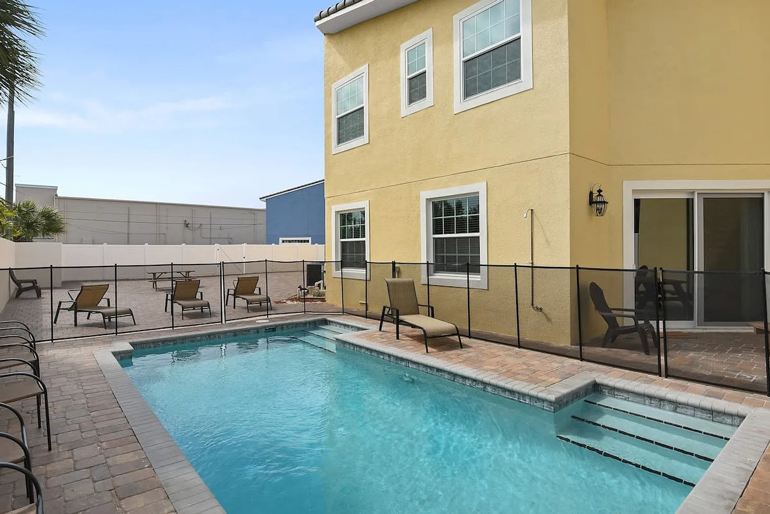 5 bed, 4.0 bath, 3552 sqft, $6,444 — Photo 4