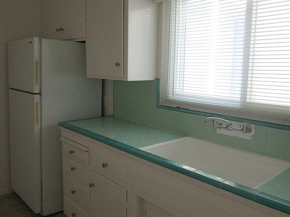 5th image of 2318 Chatsworth Blvd