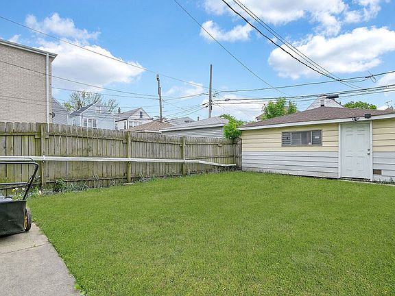 4th image of 4438 S Maplewood Ave