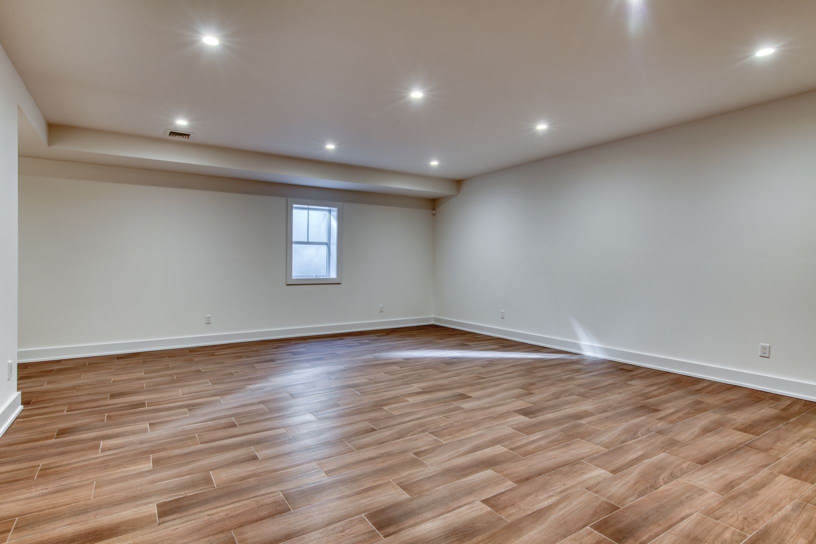  Lower level den