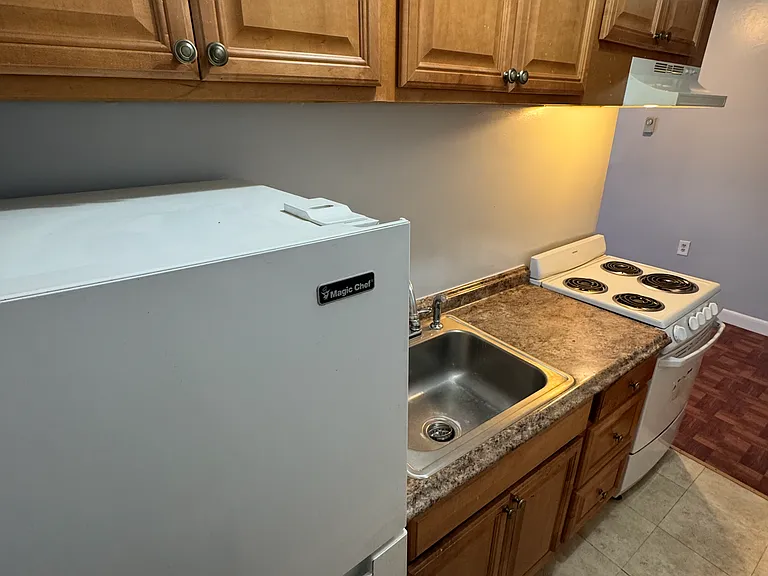 Kitchen (angle 2)