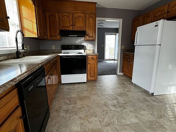 2nd image of 209-211 E Gilbreath St #209
