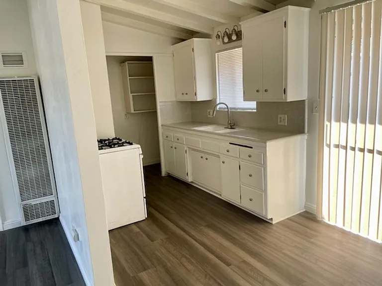 560 E Oakland Ave — Photo 26
