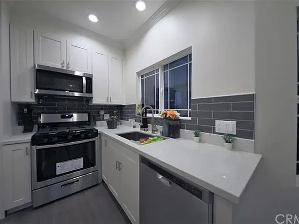 2926 S Normandie Ave