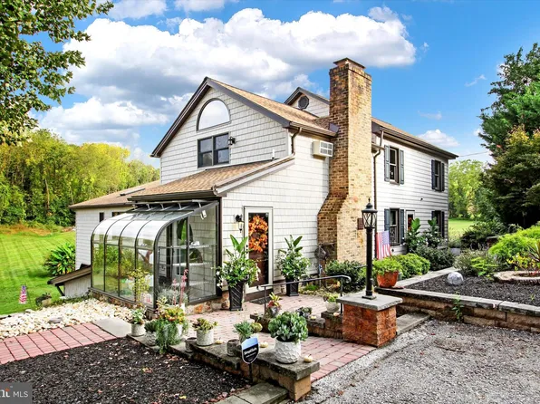 2025 Locust Rd, Spring Grove, PA 17362