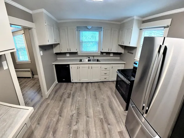 35 Pearl St, Augusta, ME 04330