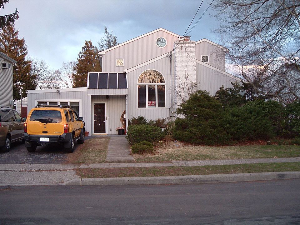 1st image of 417 Roosevelt Ave