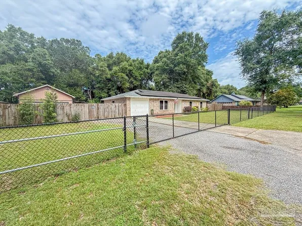 5535 Debbie Dr, Milton, FL 32570