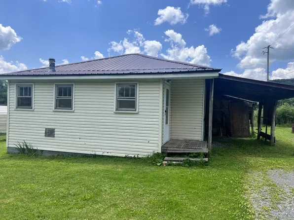 136 Bellburn Second St, Quinwood, WV 25981