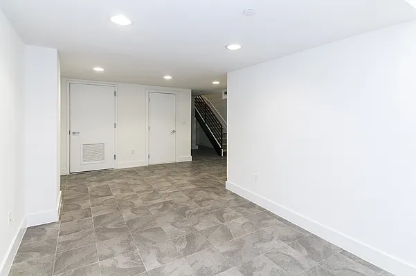 Rented by Compass | media 18