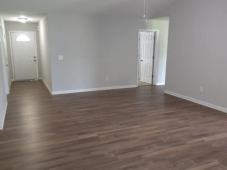 105 Zippo Pine Dr — Photo 3