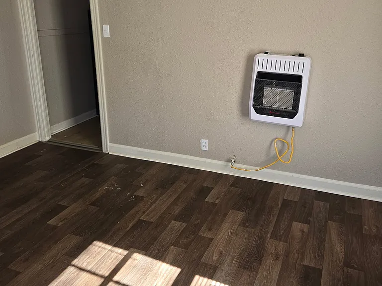 1518 Chandler St — Photo 4