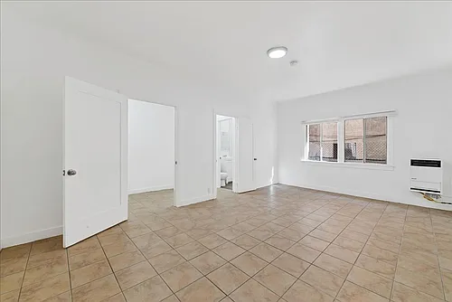 1475 W Adams Blvd #102 Photo 1