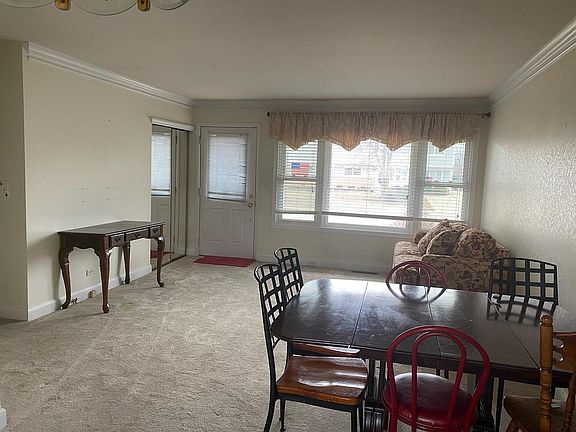 5th image of 10 Flagstaff Ln
