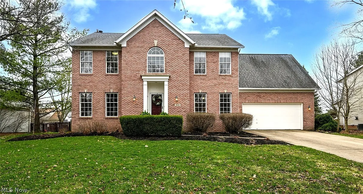 240 Gloucester Dr photo 1