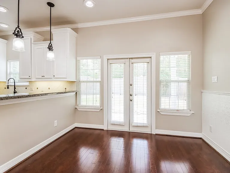 409 Robinwood Dr — Photo 6