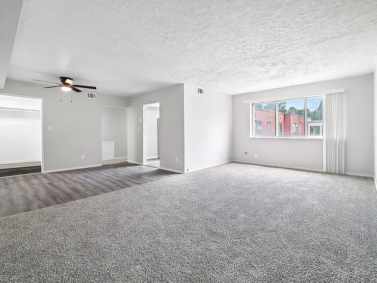 Heights Garden Apartments — Photo 10