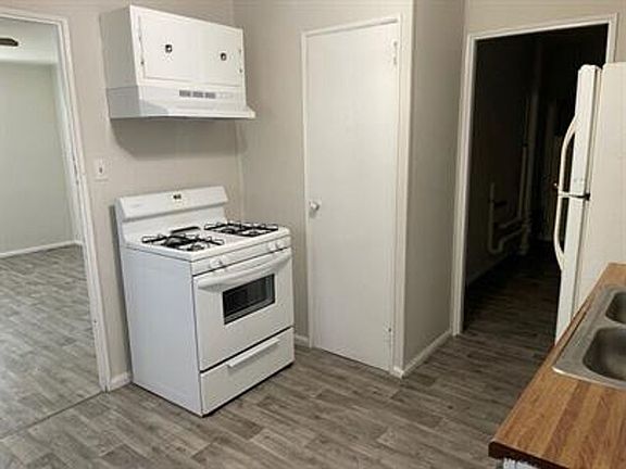 4th image of 1104 Eastview Dr