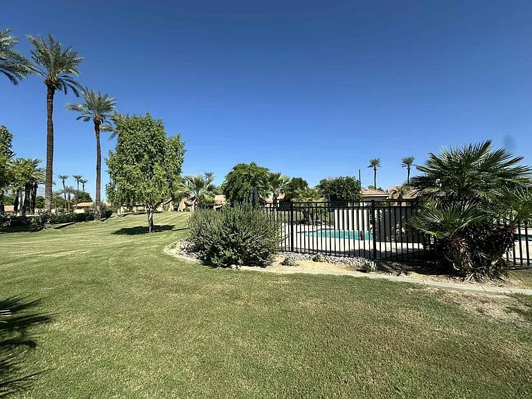4 Hermosillo Ln — Photo 32
