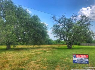 88 Windcrest, Floresville, TX 78114
