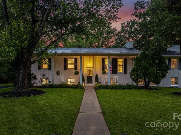 114 Greenfield Ln, Hendersonville, NC 28792