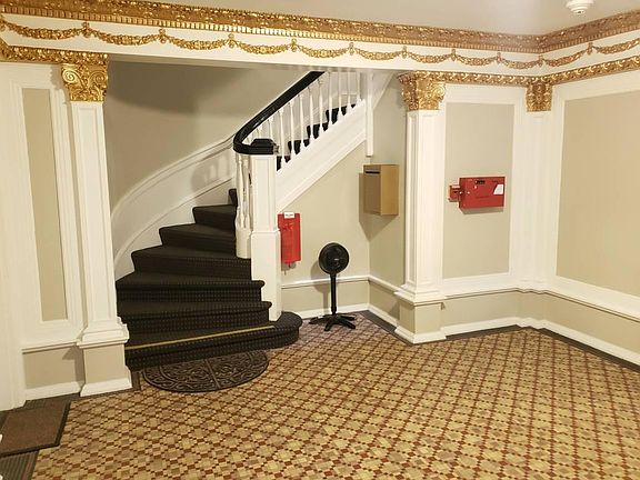 2nd image of 1750 Franklin St #8