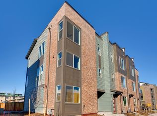 2525 N Newark Ct, Aurora, CO 80010