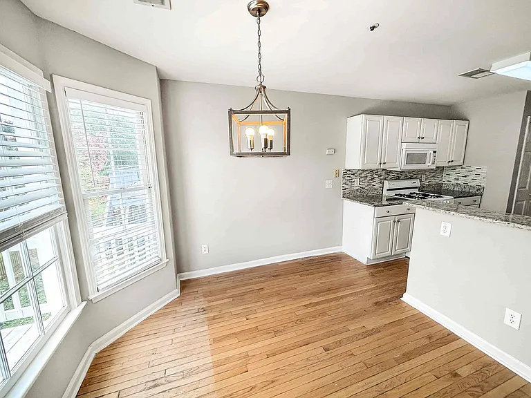 2092 Drogheda Ln — Photo 11