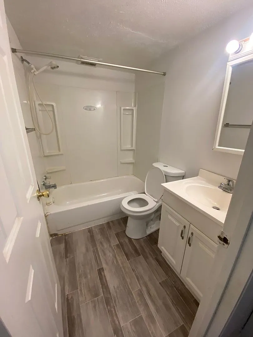 2409 — Photo 2