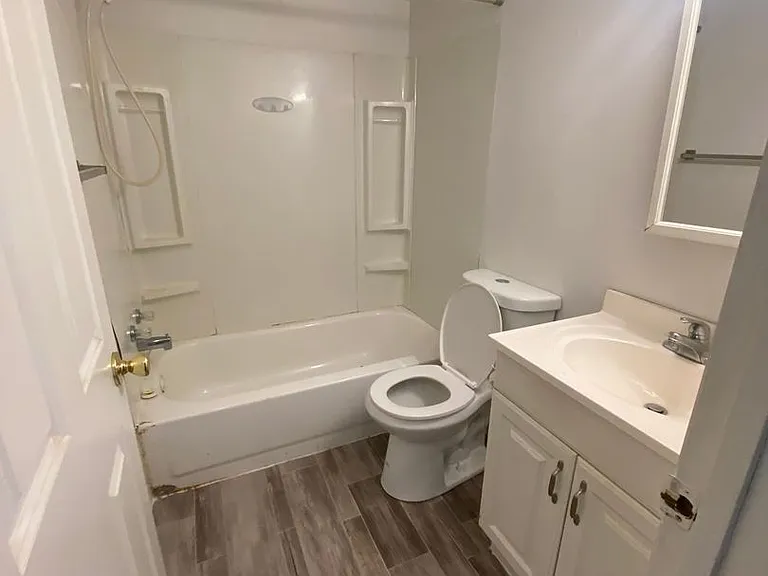 2409 — Photo 2