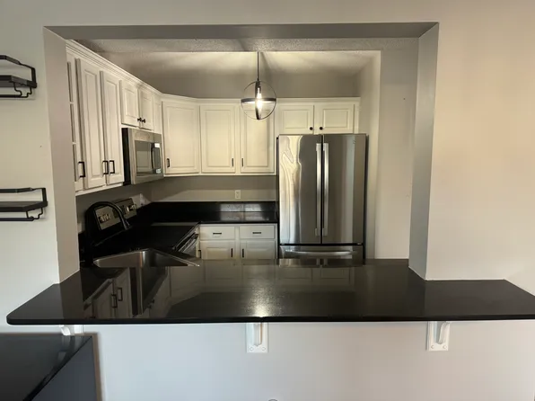 225 High St, Westerly, RI 02891