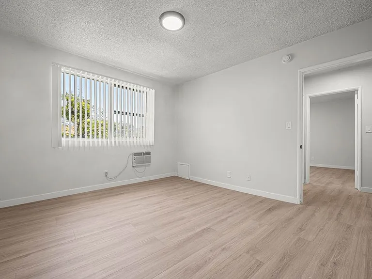 3907 Roxanne Ave #6A — Photo 18