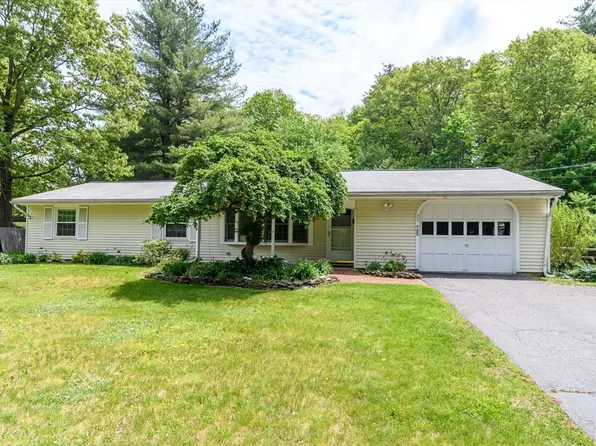 33 Eisenhower Rd, Framingham, MA 01701