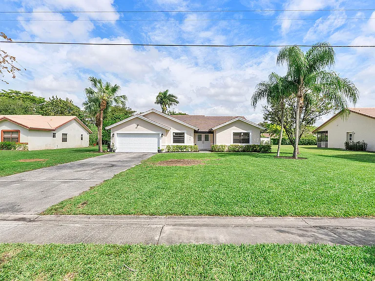 11461 NW 39th St — Photo 4