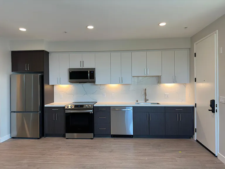 Evoc Hillcrest — Photo 38
